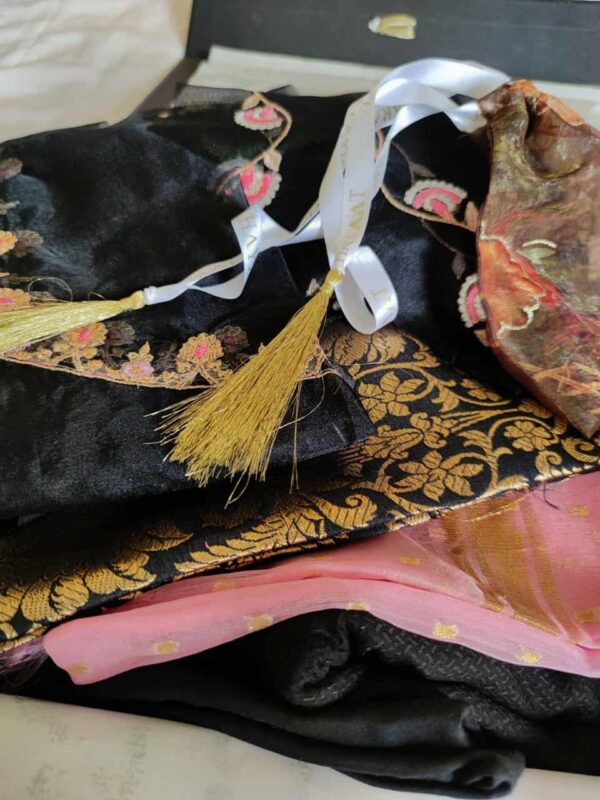 Zara hayaat luxury lawn - starless ss-04– zara hayaat open pictures (11) Zara Hayaat Luxury Lawn - STARLESS SS-04– zara hayaat open pictures (11)