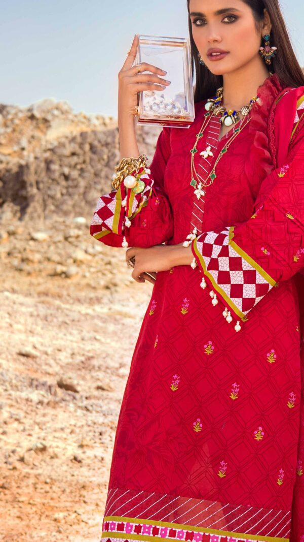 Gul Ahmed Red Collection 2022 | DN-22077