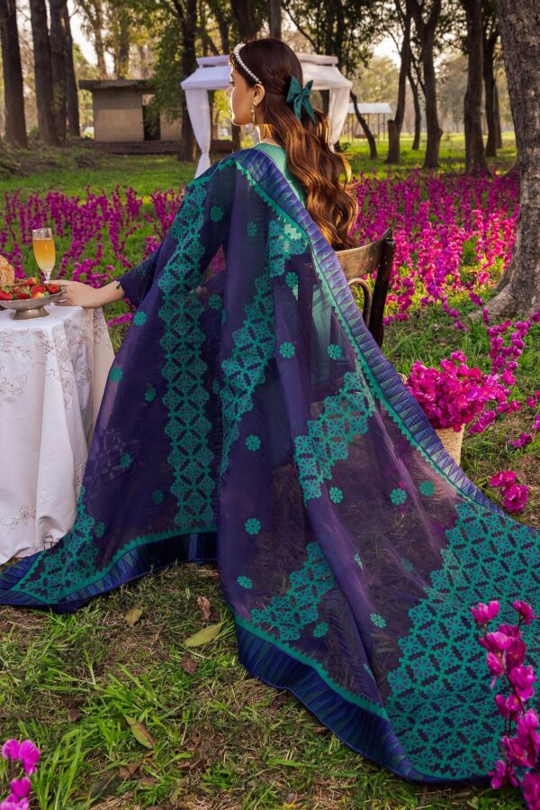 Nureh Exclusive Luxury Lawn 2022 | LYNA