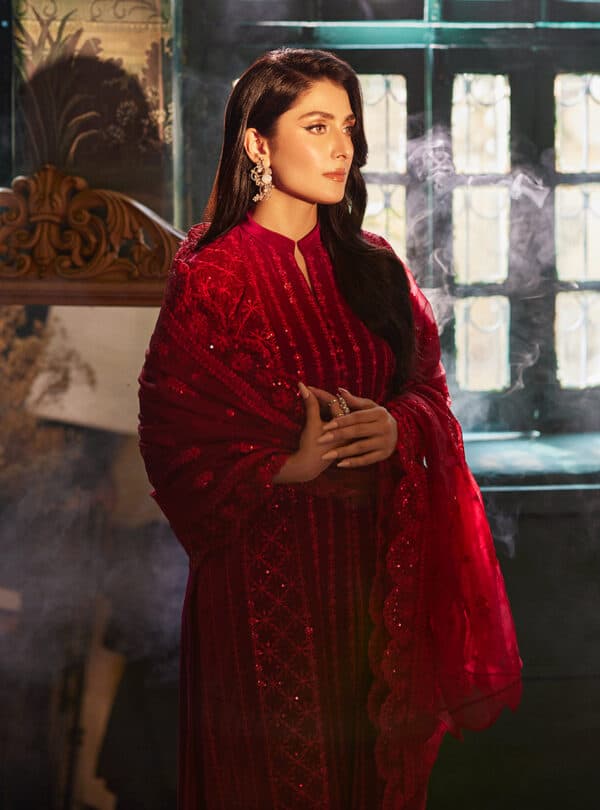 Zainab chottani velvet luxury | surkh
