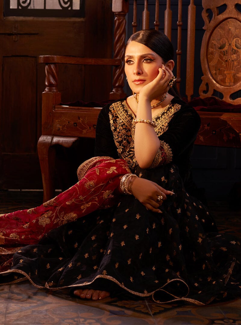 Zainab chottani velvet luxury | mehr mah