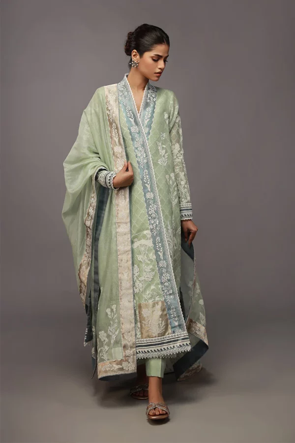 Traditional dress for women
