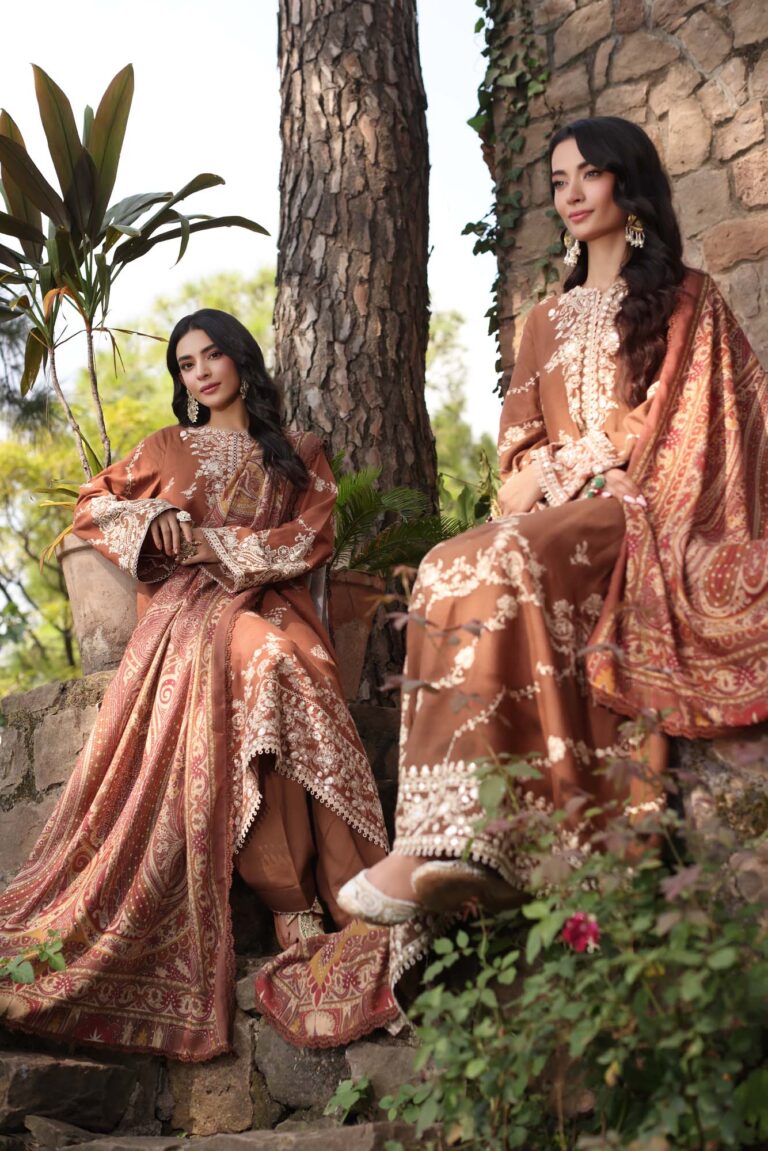 Saadia Asad Winter Shawl Suzaankari by Saadia Aasad| D9– alternate view