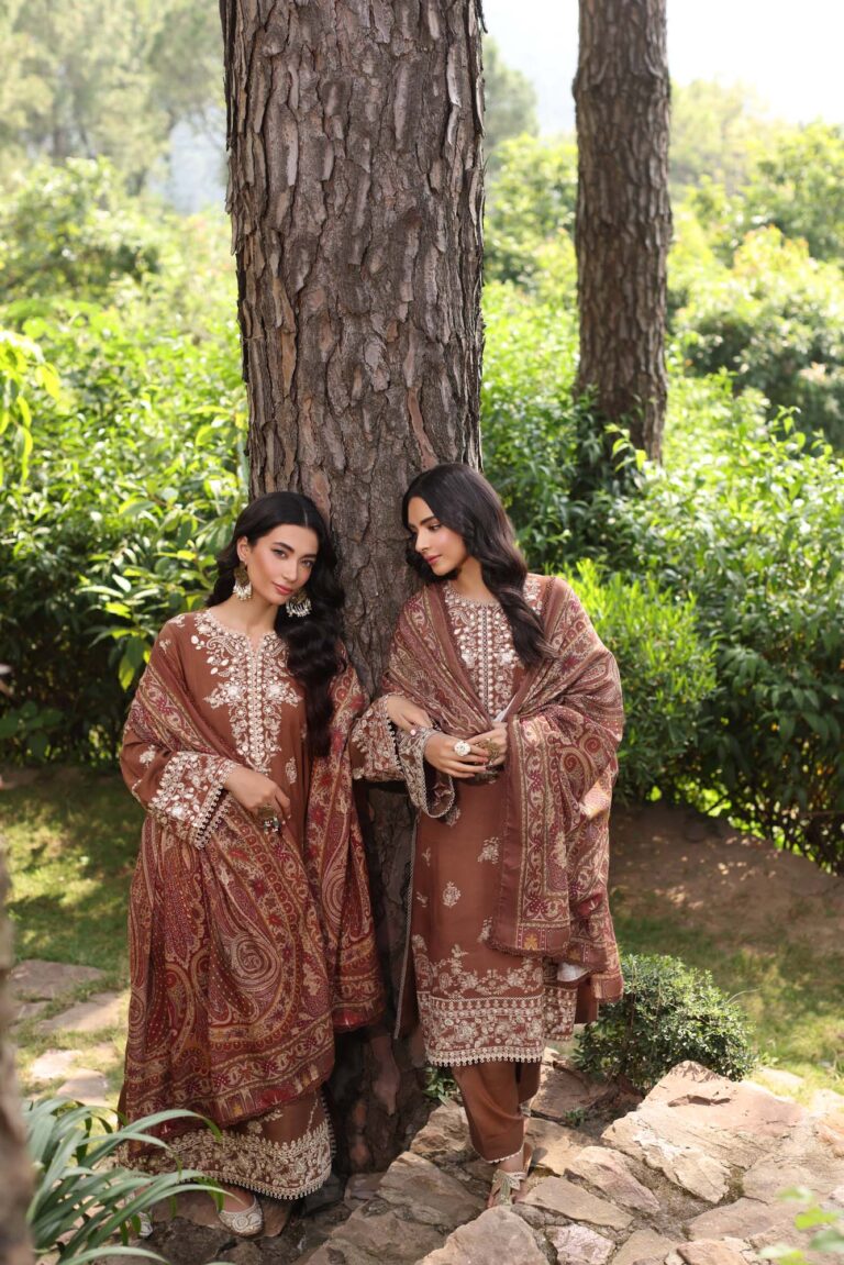 Saadia Asad Winter Shawl Suzaankari by Saadia Aasad| D9– A5A8891