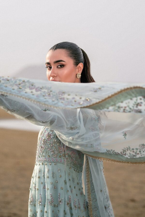 Reveuse wedding formals by emaan adeel| lunya– mtb04330 Reveuse Wedding Formals by Emaan Adeel| LUNYA– MTB04330