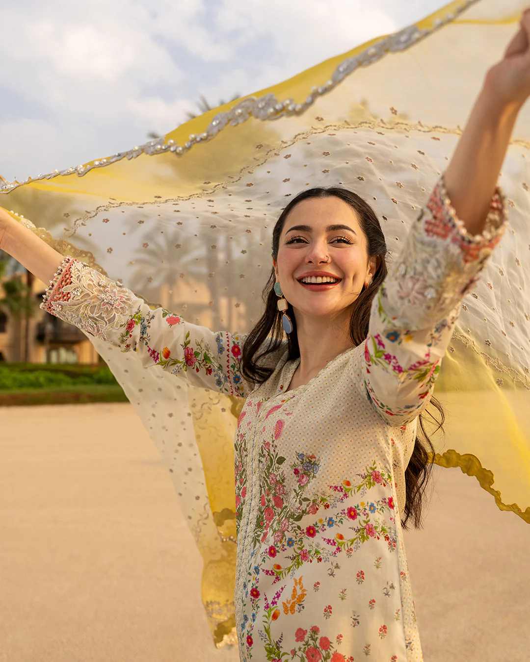 Hania aamir in faiza saqlain– detail view 2 Hania Aamir in Faiza Saqlain– detail view 2