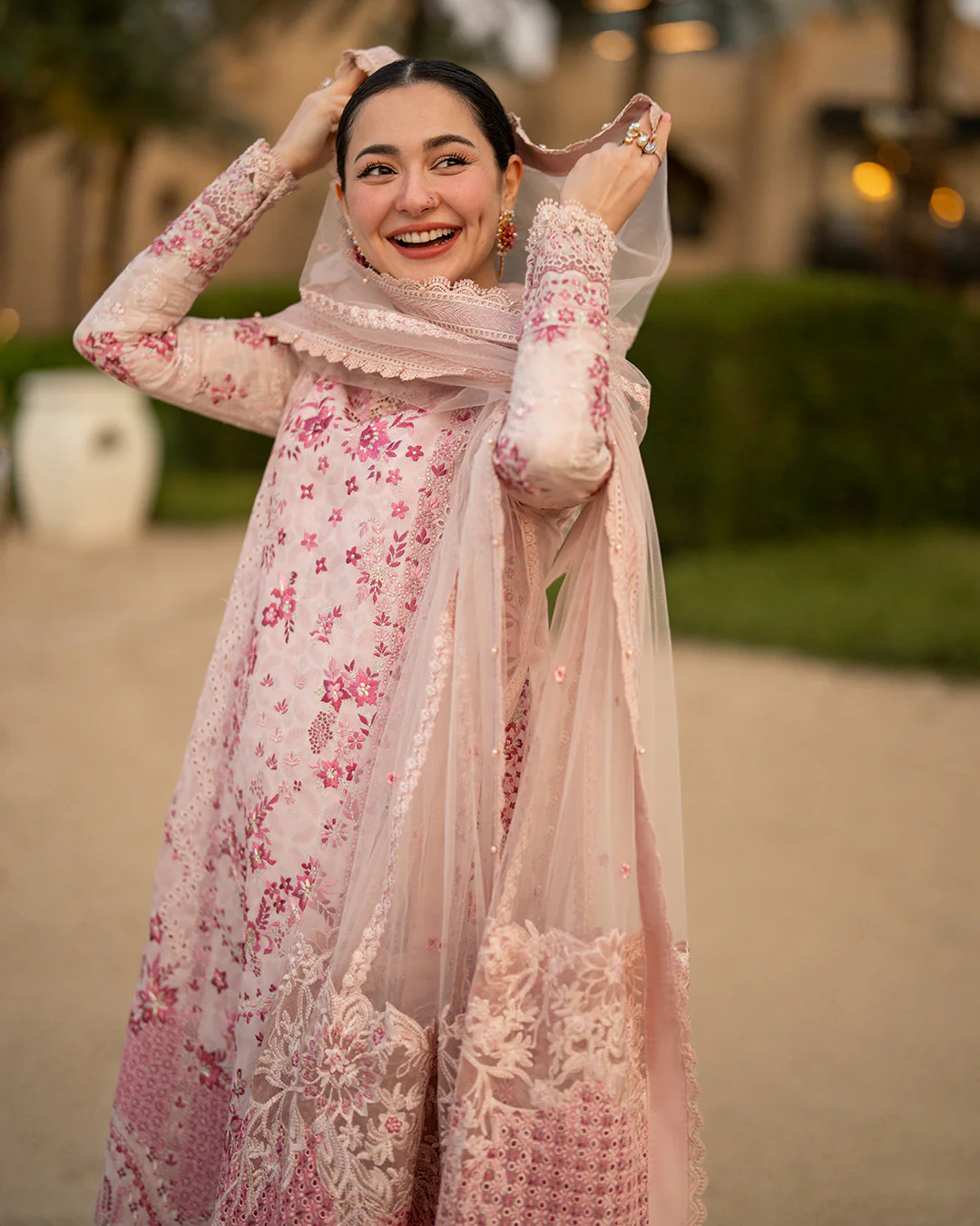Hania aamir in faiza saqlain– detail view 5 Hania Aamir in Faiza Saqlain– detail view 5
