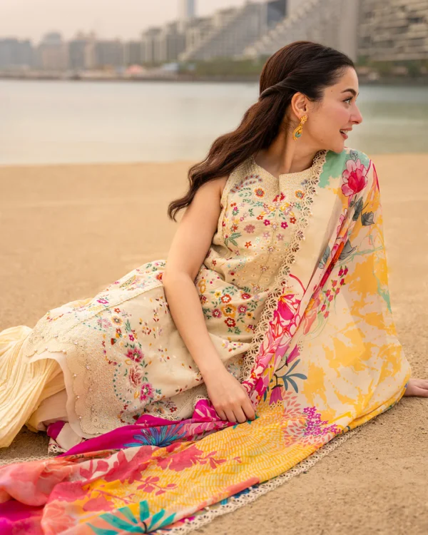 Hania aamir in faiza saqlain– detail view 4 Hania Aamir in Faiza Saqlain– detail view 4