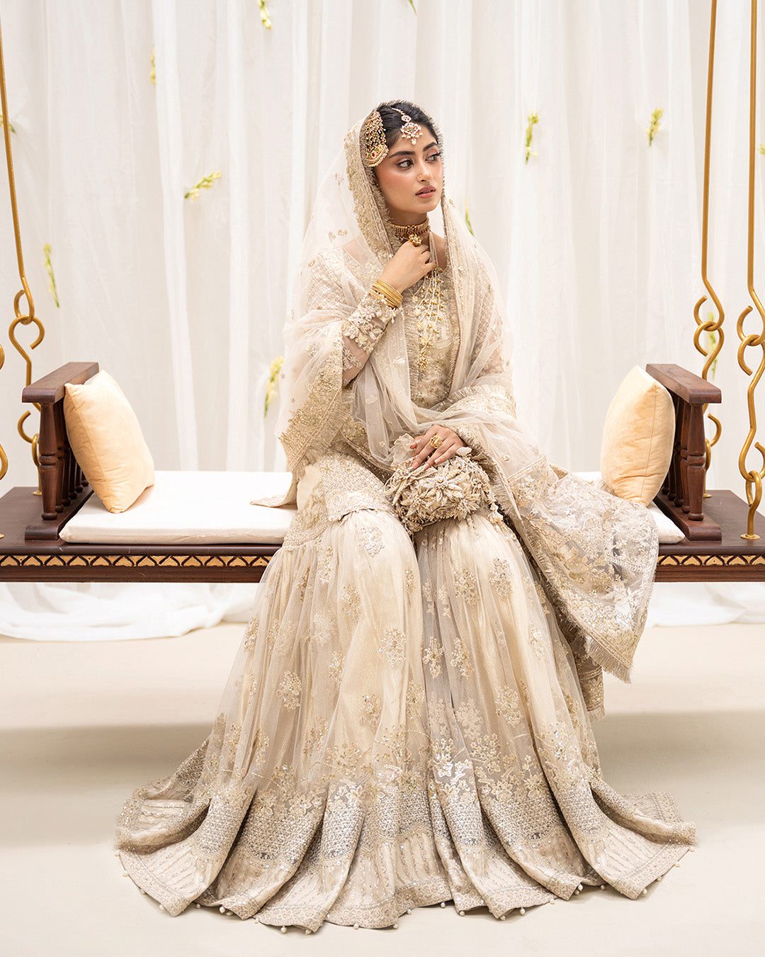 Faiza saqlain safak– alternate view Faiza Saqlain Safak– alternate view