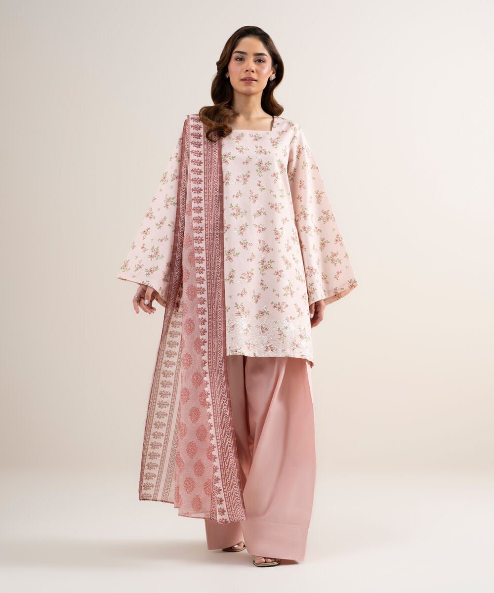 Sapphire women's unstitched zari lawn embroidered tea pink 3 piece suit – 3pedys26v671 Sapphire Women's Unstitched Zari Lawn Embroidered Tea Pink 3 Piece Suit – 3PEDYS26V671