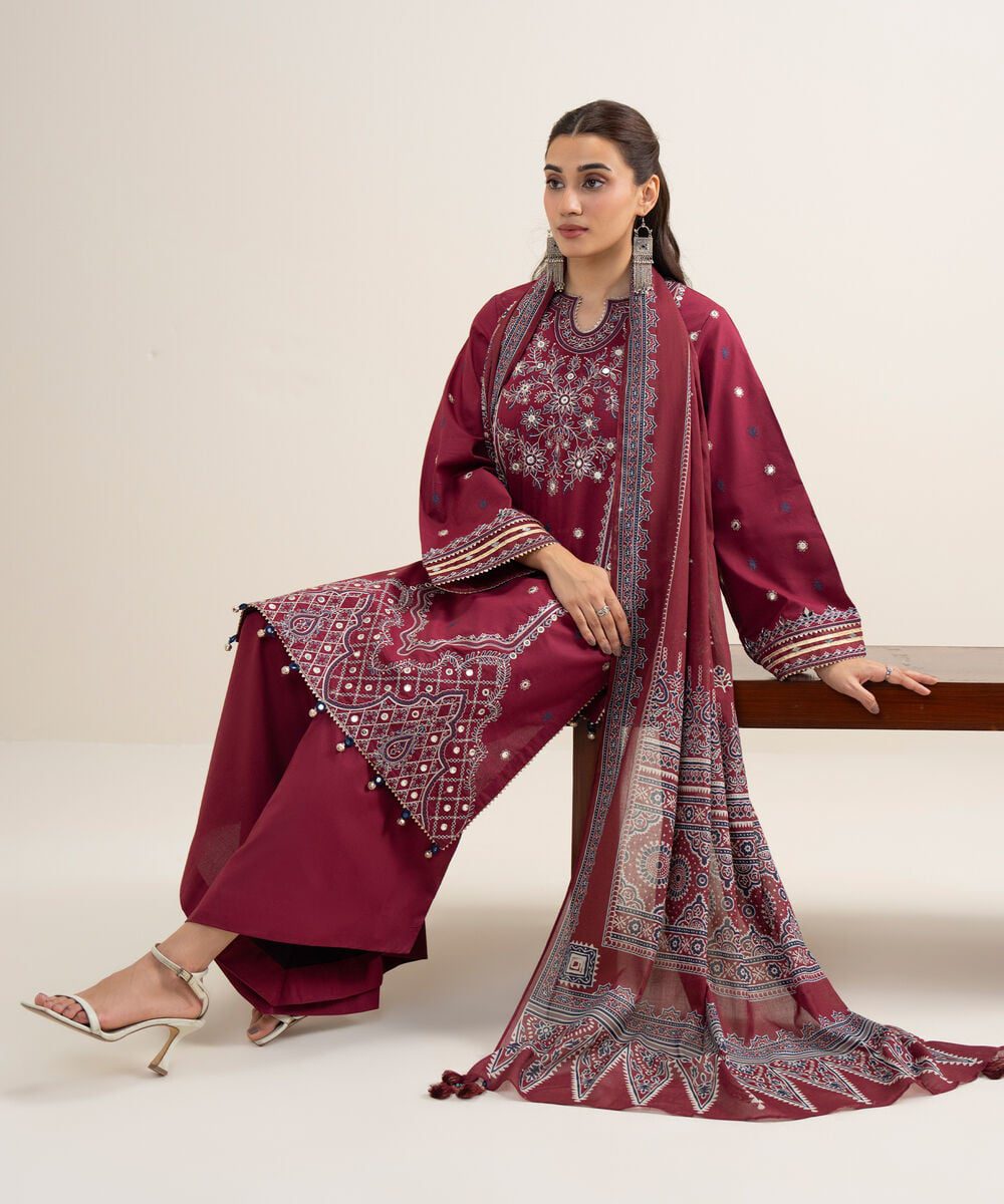 Sapphire women's unstitched lawn embroidered maroon 3 piece suit – 3pesgs26v645 Sapphire Women's Unstitched Lawn Embroidered Maroon 3 Piece Suit – 3PESGS26V645