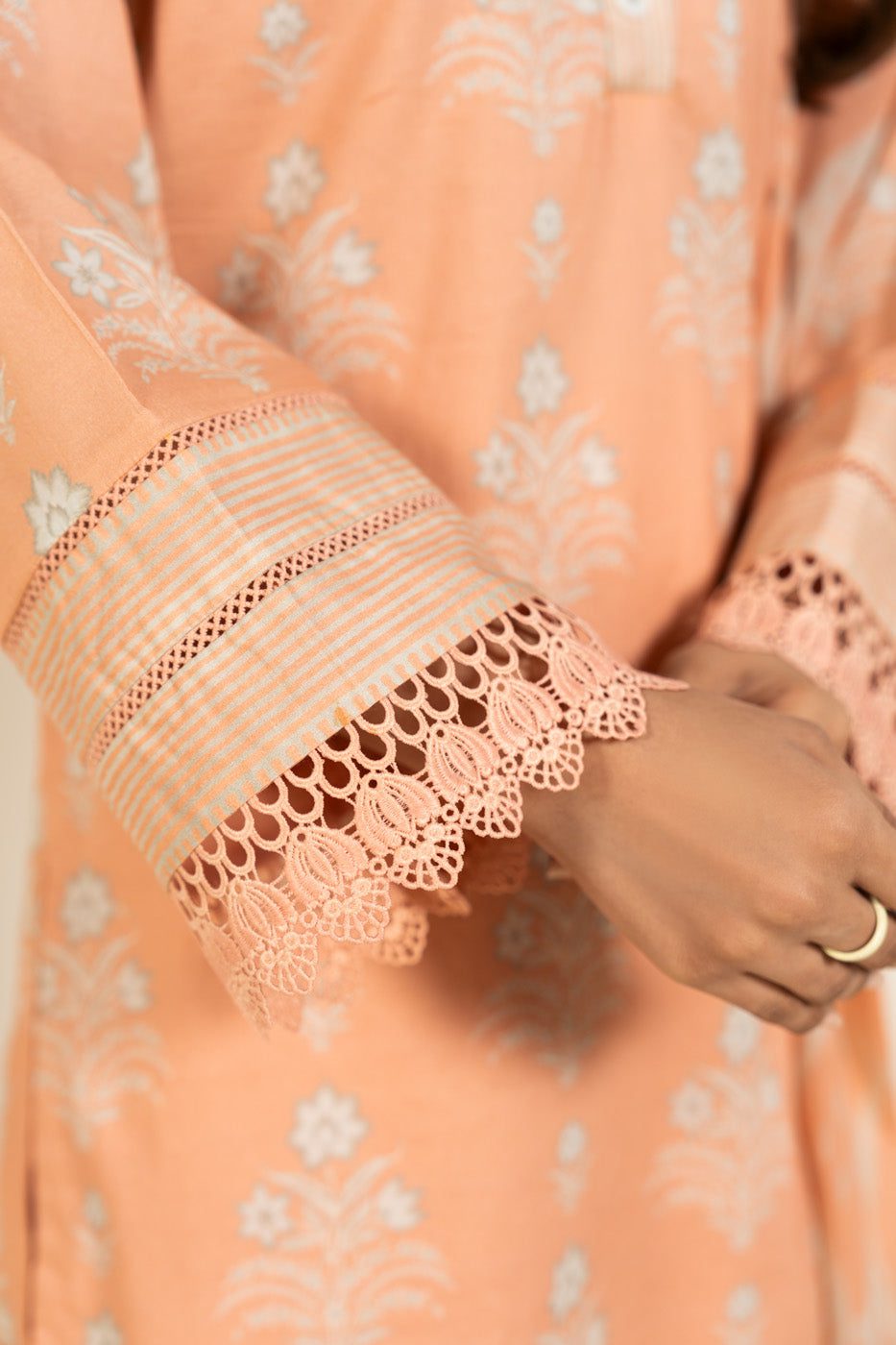 Alkaram rts| shirt & dupatta– br89-26-2-peach-4 Alkaram RTS| SHIRT & DUPATTA– BR89-26-2-Peach-4