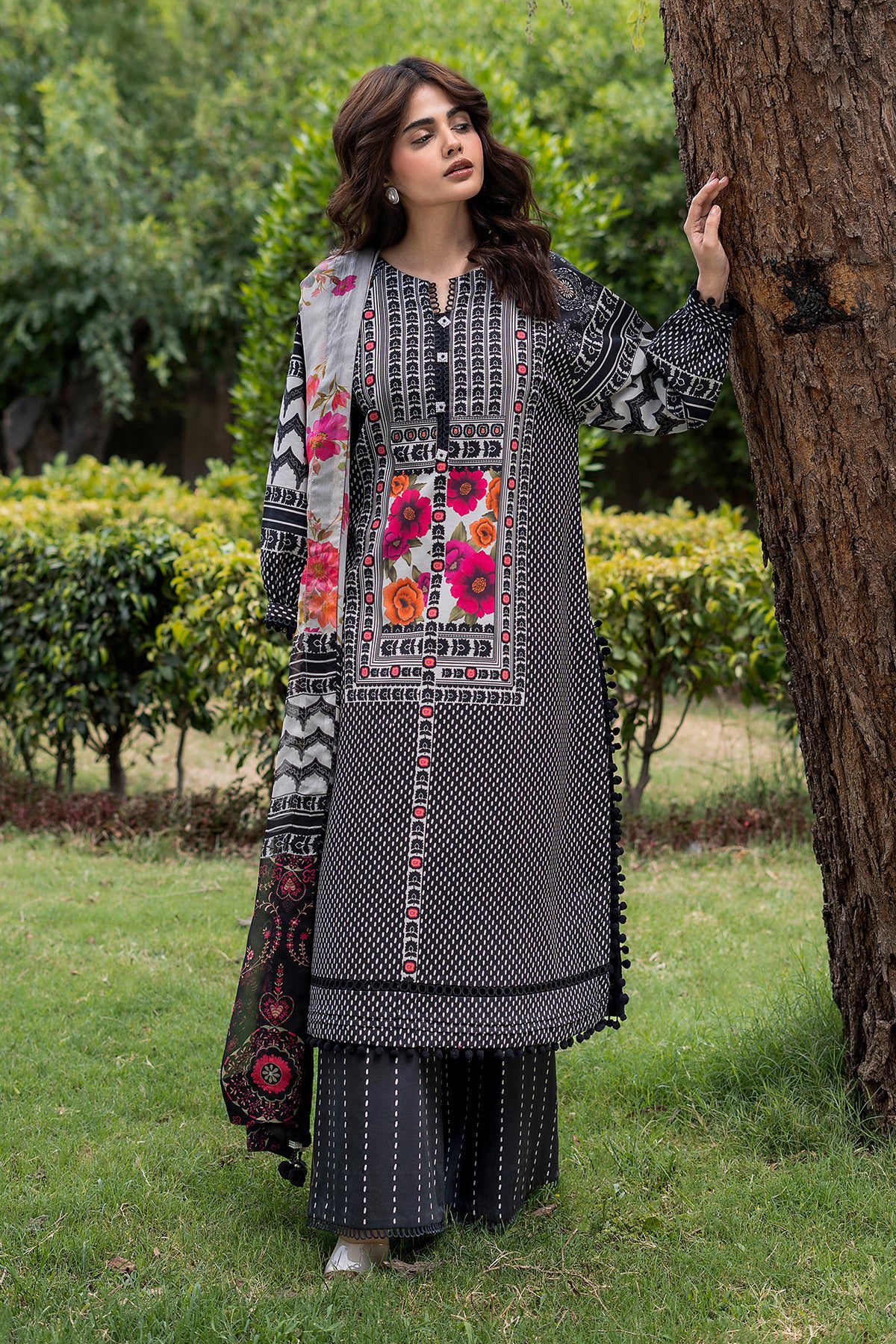Charizma 3-pc unstitched printed lawn c-print vol 4 cp6-32 Charizma 3-PC Unstitched Printed Lawn C-Print Vol 4 CP6-32