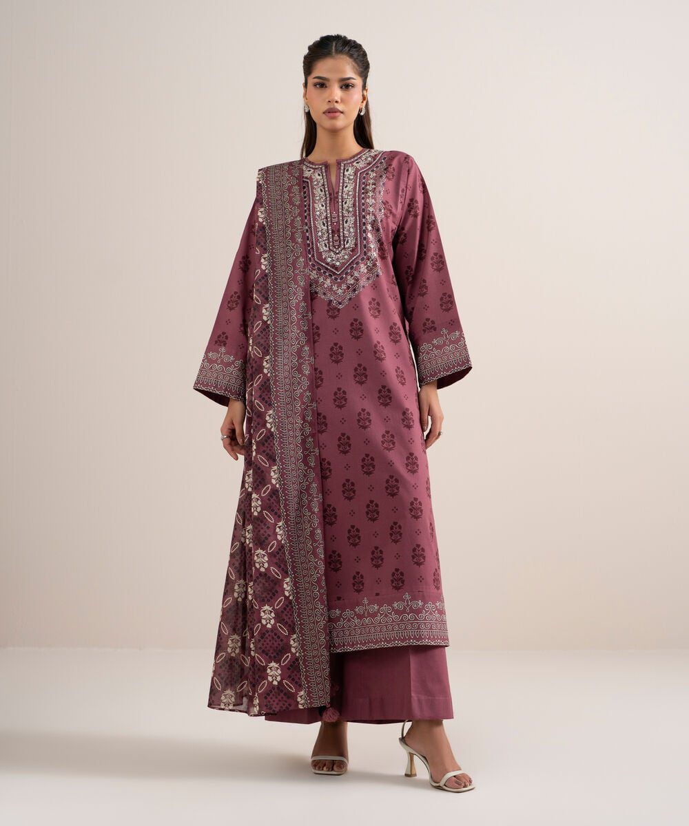 Sapphire women's unstitched lawn embroidered maroon 3 piece suit – u3pdds26v636 Sapphire Women's Unstitched Lawn Embroidered Maroon 3 Piece Suit – U3PDDS26V636