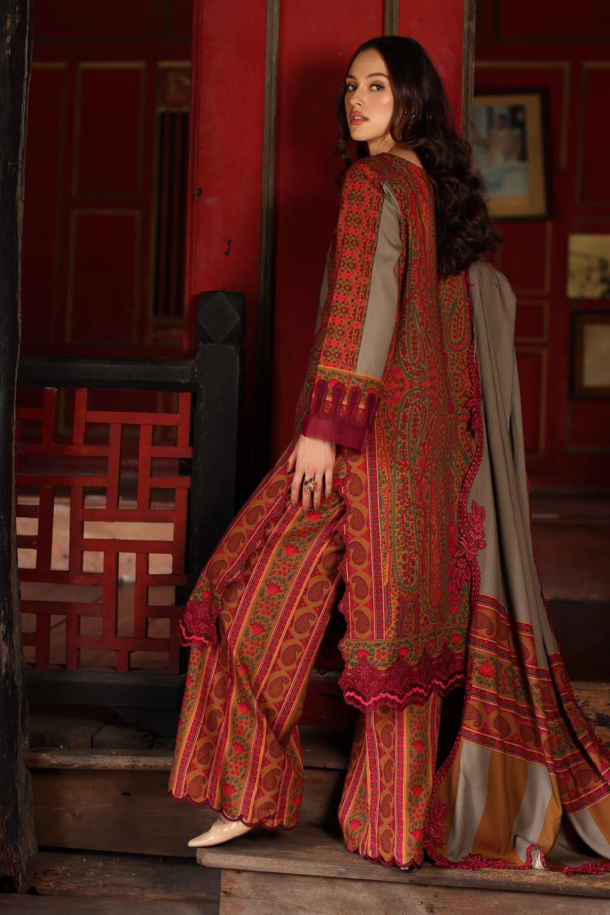Charizma 3-pc unstitched embroidered linen collection ccw7-04– 29a3057 Charizma 3-PC Unstitched Embroidered Linen Collection CCW7-04– 29A3057