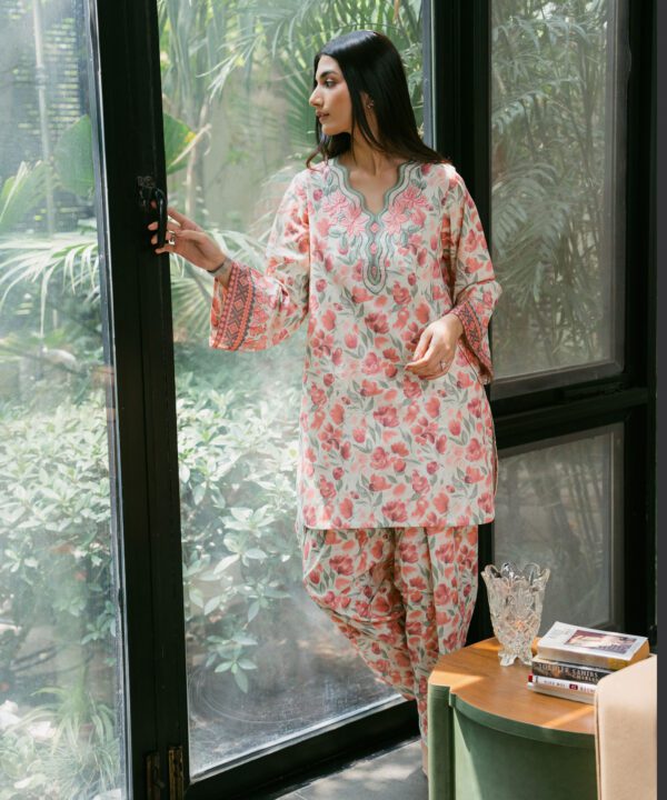 Sapphire Women's Unstitched Lawn Embroidered Multi 2 Piece Suit – 2TEDYS26V782