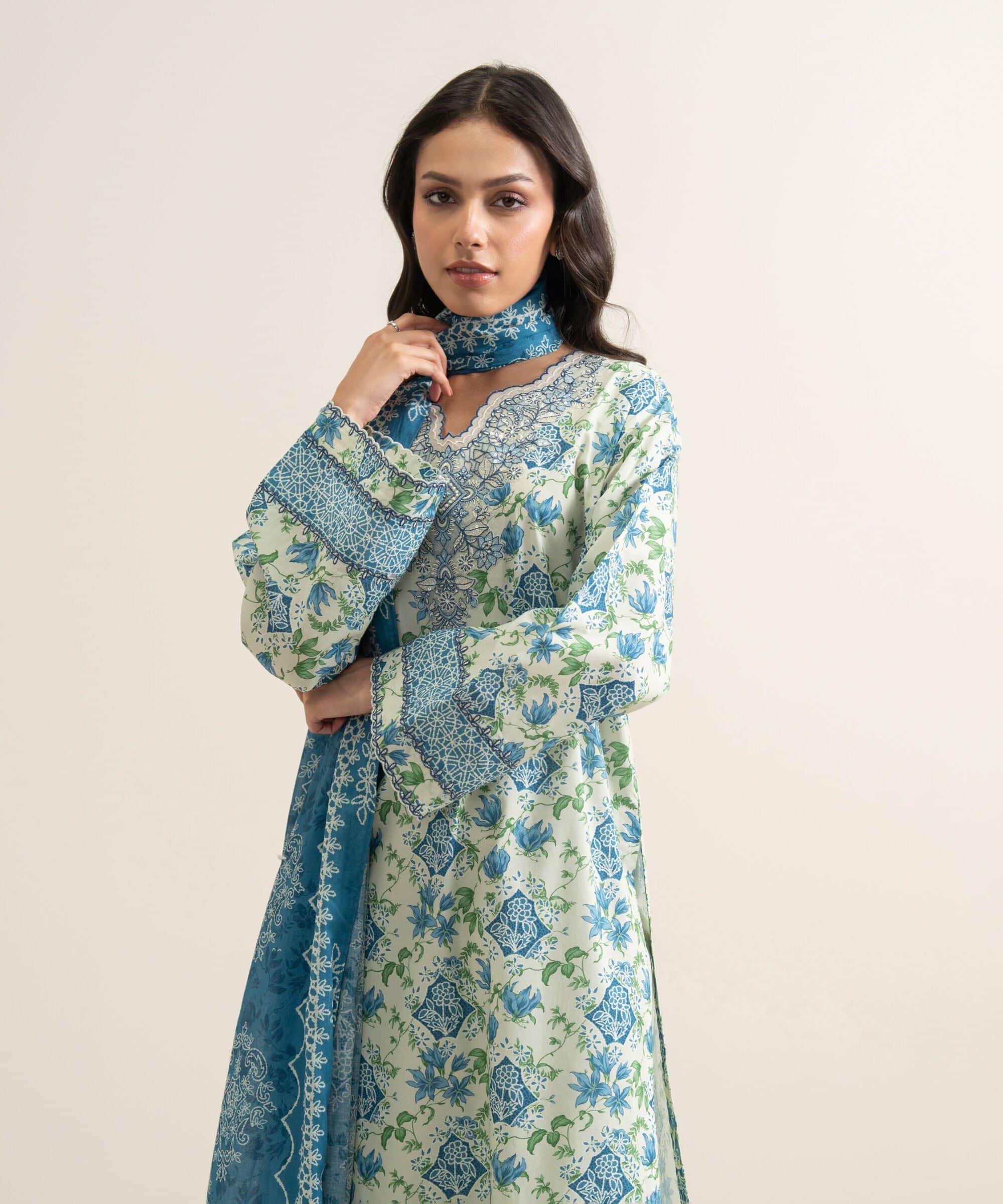 Sapphire women's unstitched lawn embroidered off white and blue 3 piece suit – 3pedds26v546 Sapphire Women's Unstitched Lawn Embroidered Off White and Blue 3 Piece Suit – 3PEDDS26V546
