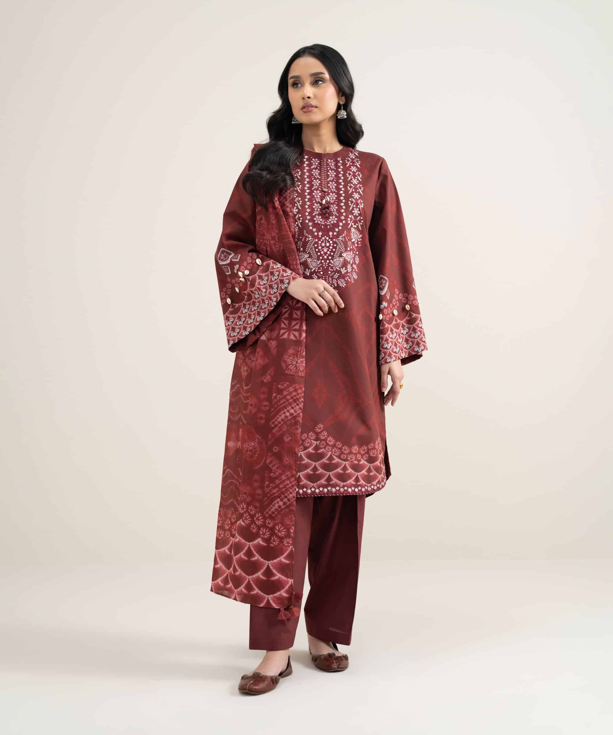 Sapphire women's unstitched lawn embroidered red 3 piece suit – 3pedys26v416 Sapphire Women's Unstitched Lawn Embroidered Red 3 Piece Suit – 3PEDYS26V416