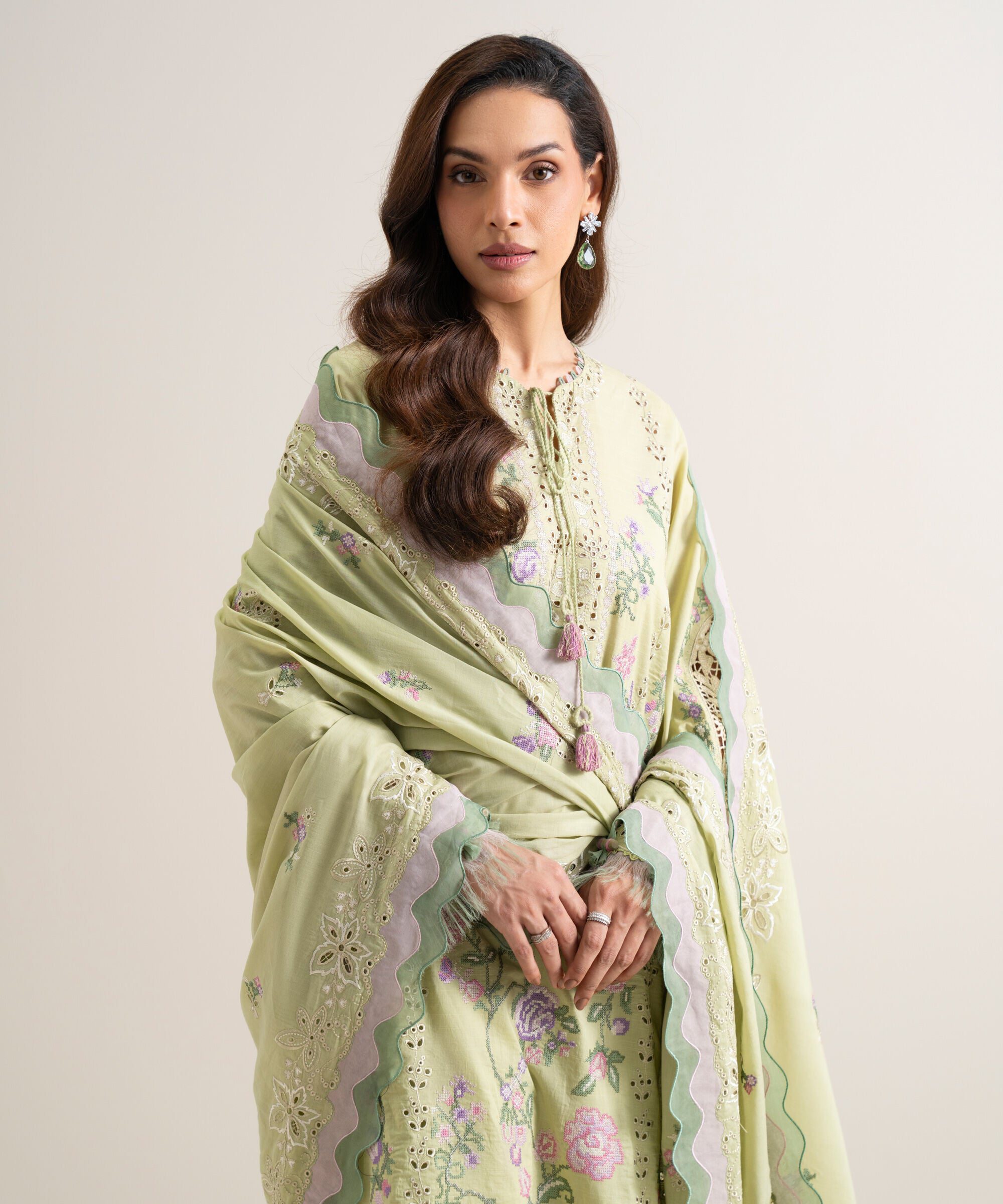 Sapphire women's unstitched lawn embroidered green 3 piece suit – 3pelxs26v715 Sapphire Women's Unstitched Lawn Embroidered Green 3 Piece Suit – 3PELXS26V715