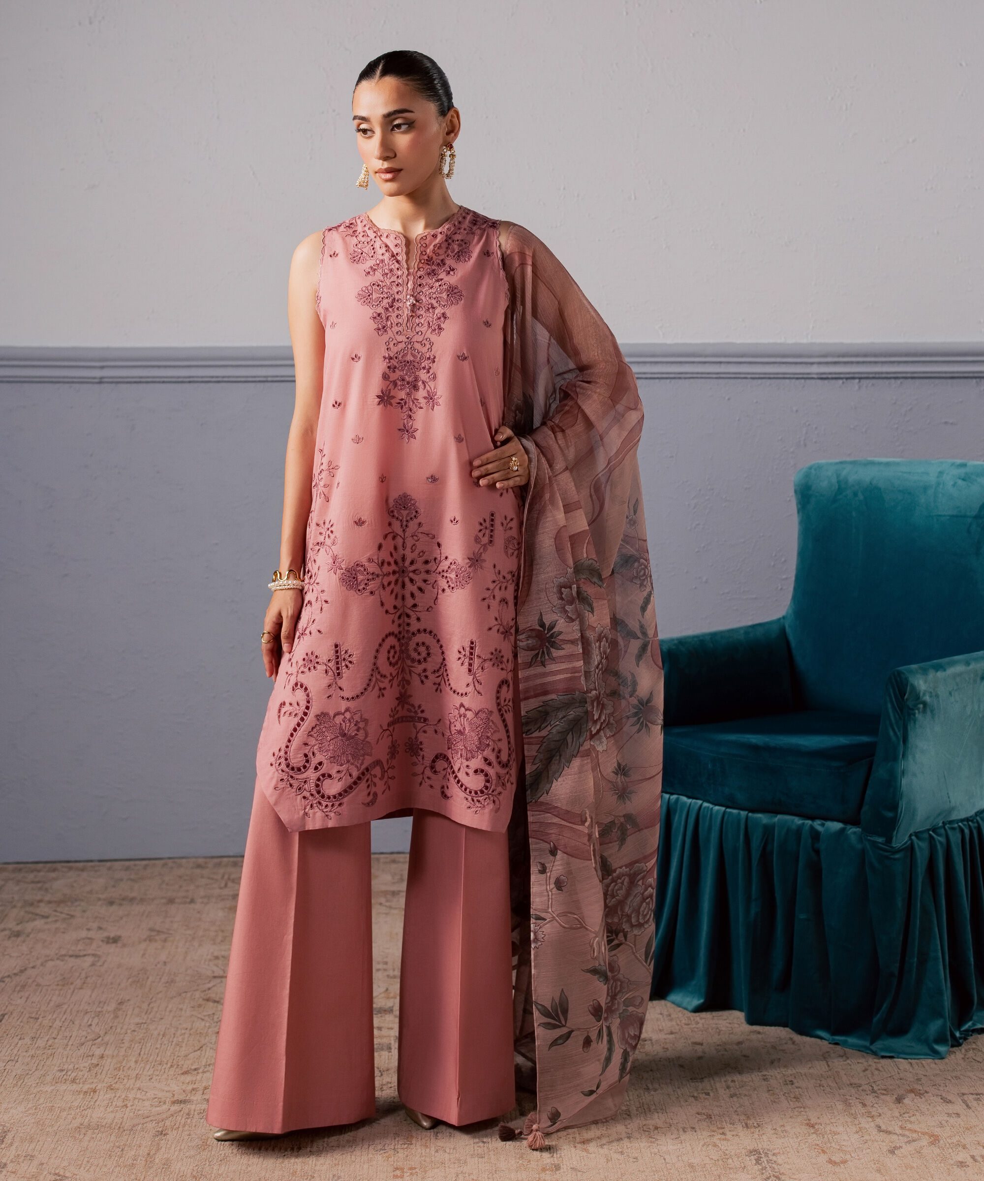 Sapphire women's unstitched slub lawn embroidered pink 3 piece suit – 3pesgs26v763 Sapphire Women's Unstitched Slub Lawn Embroidered Pink 3 Piece Suit – 3PESGS26V763
