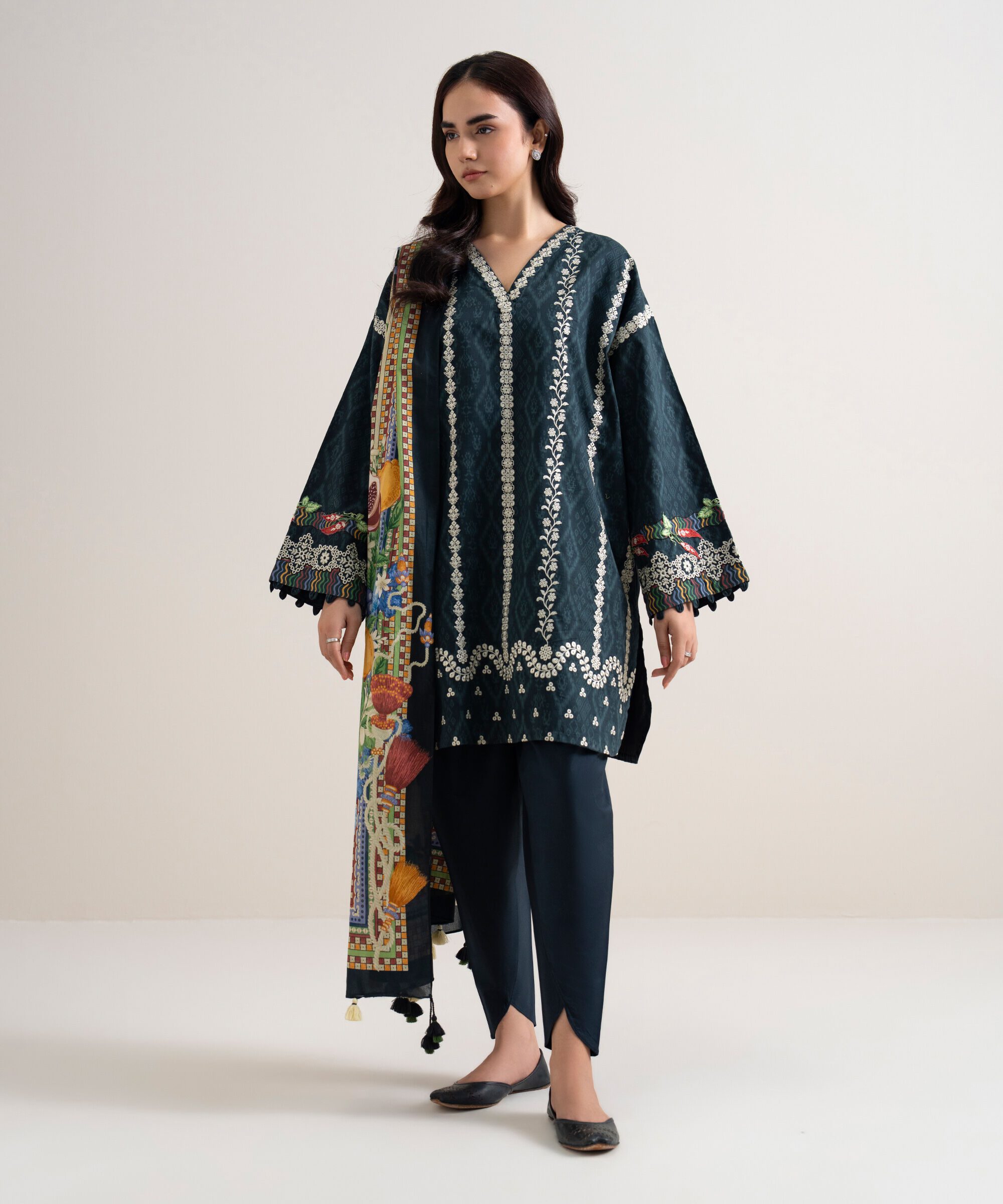Sapphire women's unstitched lawn embroidered black – 3pesgs26v783 Sapphire Women's Unstitched Lawn Embroidered Black – 3PESGS26V783