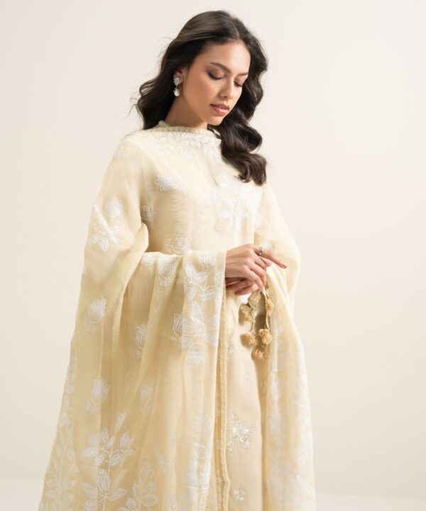 Sapphire Women's Unstitched Lawn Embroidered Off White – 3PESUS26V410