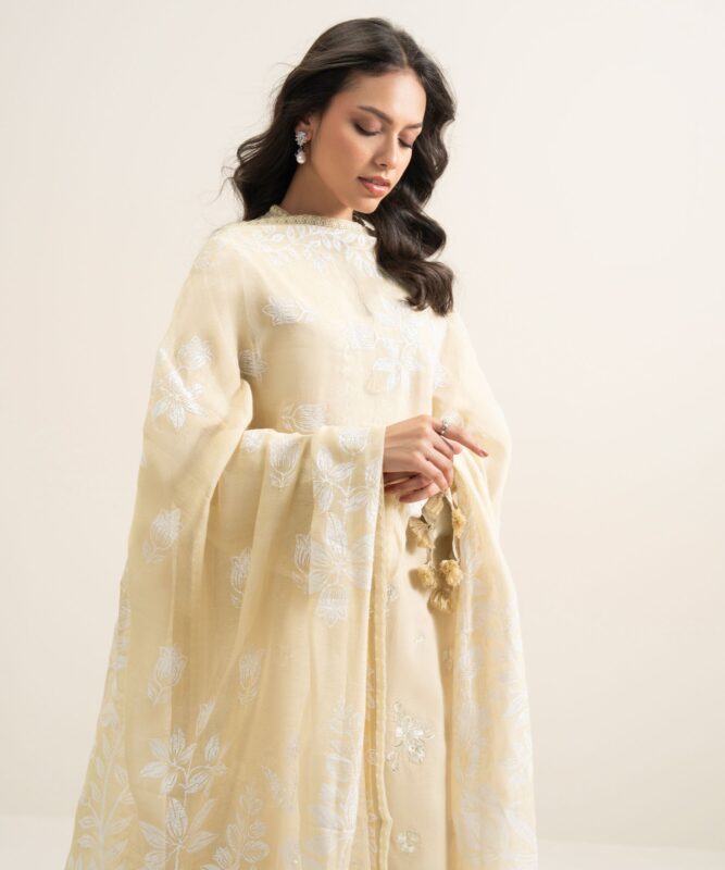 Sapphire Women's Unstitched Lawn Embroidered Off White – 3PESUS26V410