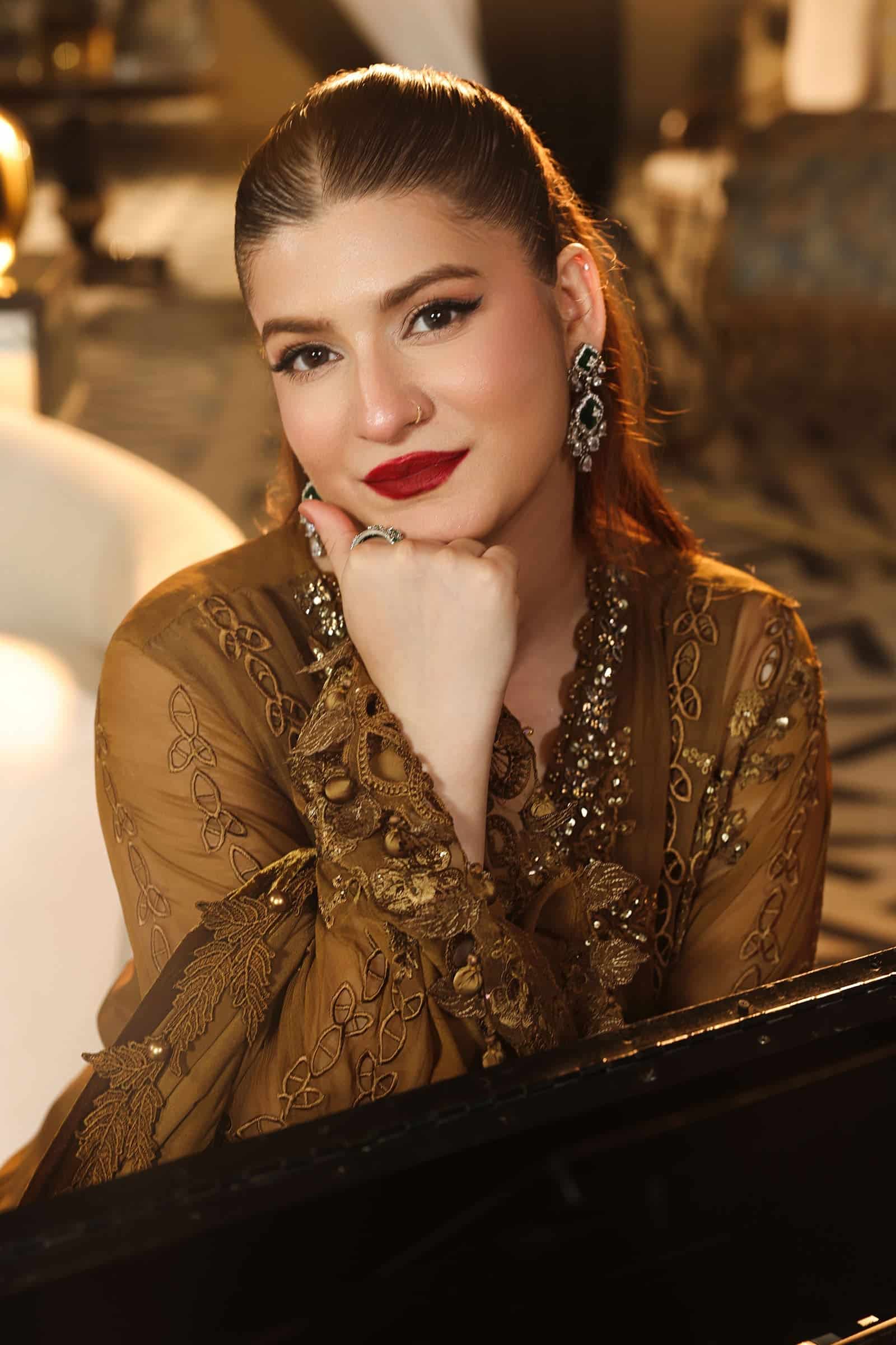 Maria b 3 piece embroidered chiffon suit– d5-d Maria B 3 Piece Embroidered Chiffon Suit– D5-D