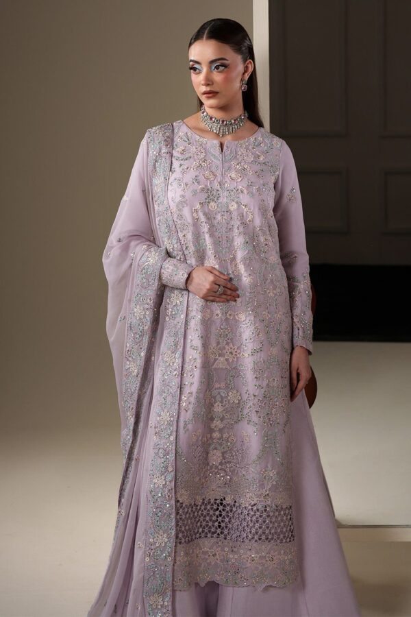 Emaan adeel mira– detail view 3 Emaan Adeel MIRA– detail view 3
