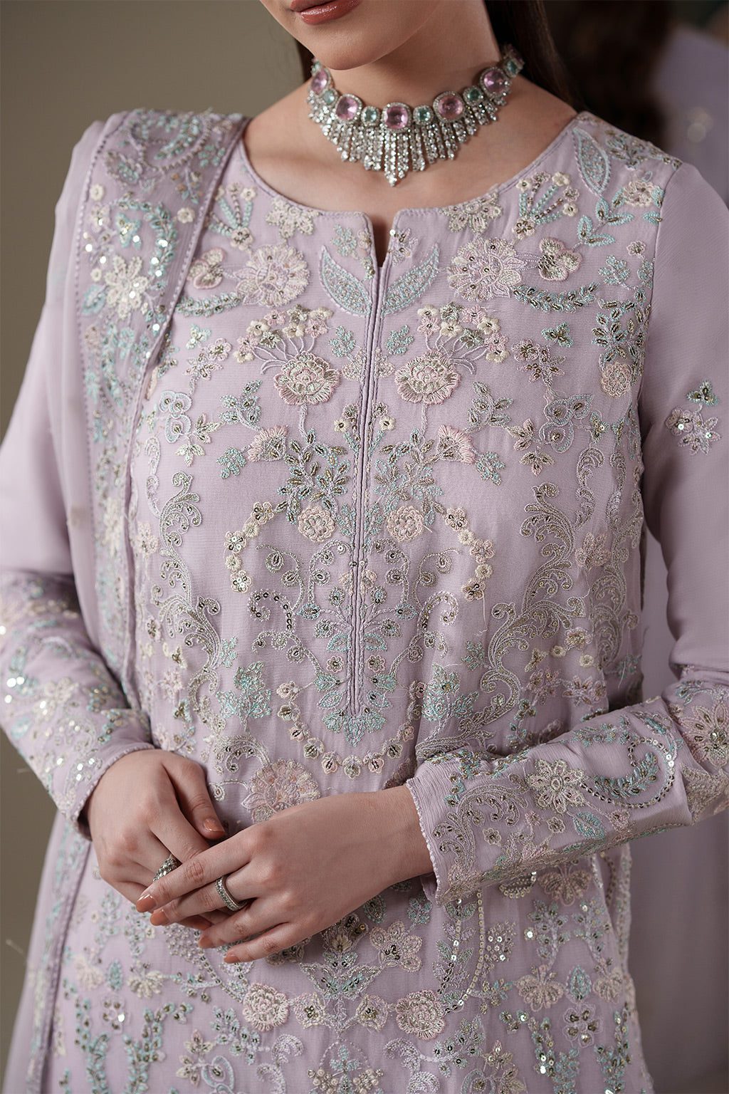 Emaan adeel mira– detail view 6 Emaan Adeel MIRA– detail view 6