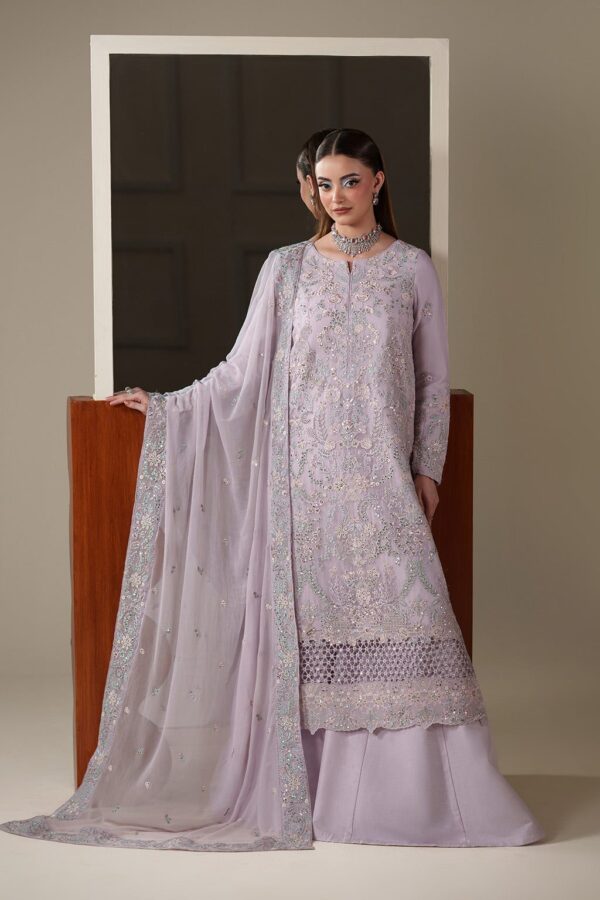 Emaan adeel mira– detail view 4 Emaan Adeel MIRA– detail view 4