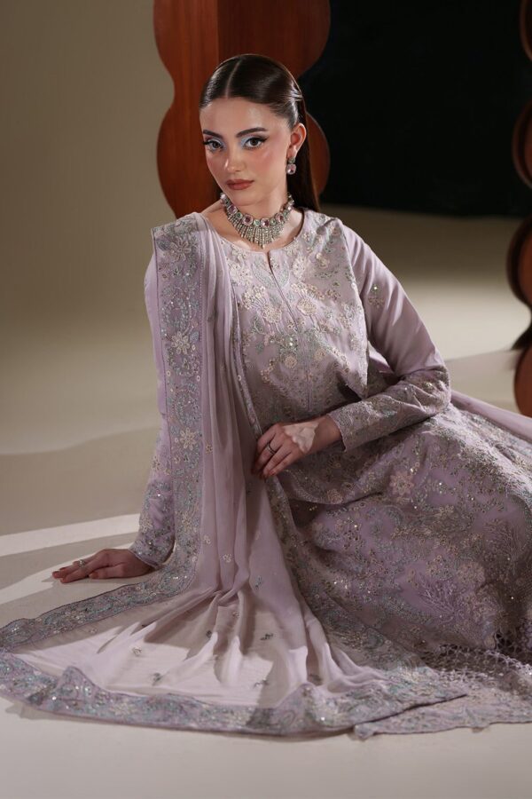 Emaan adeel mira– detail view 5 Emaan Adeel MIRA– detail view 5