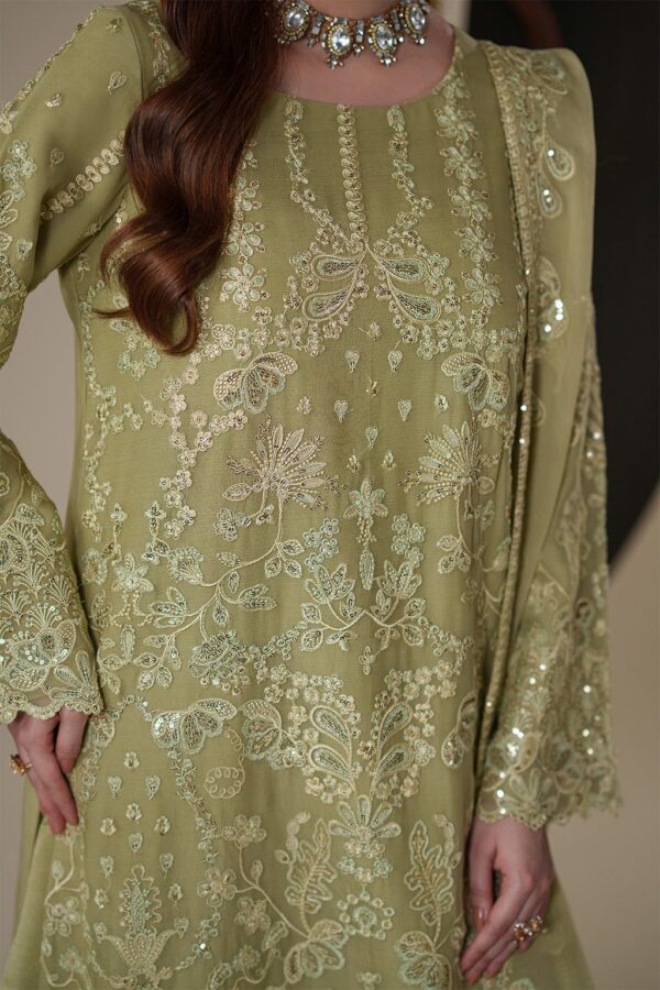 Emaan adeel nola– detail view 7 Emaan Adeel NOLA– detail view 7