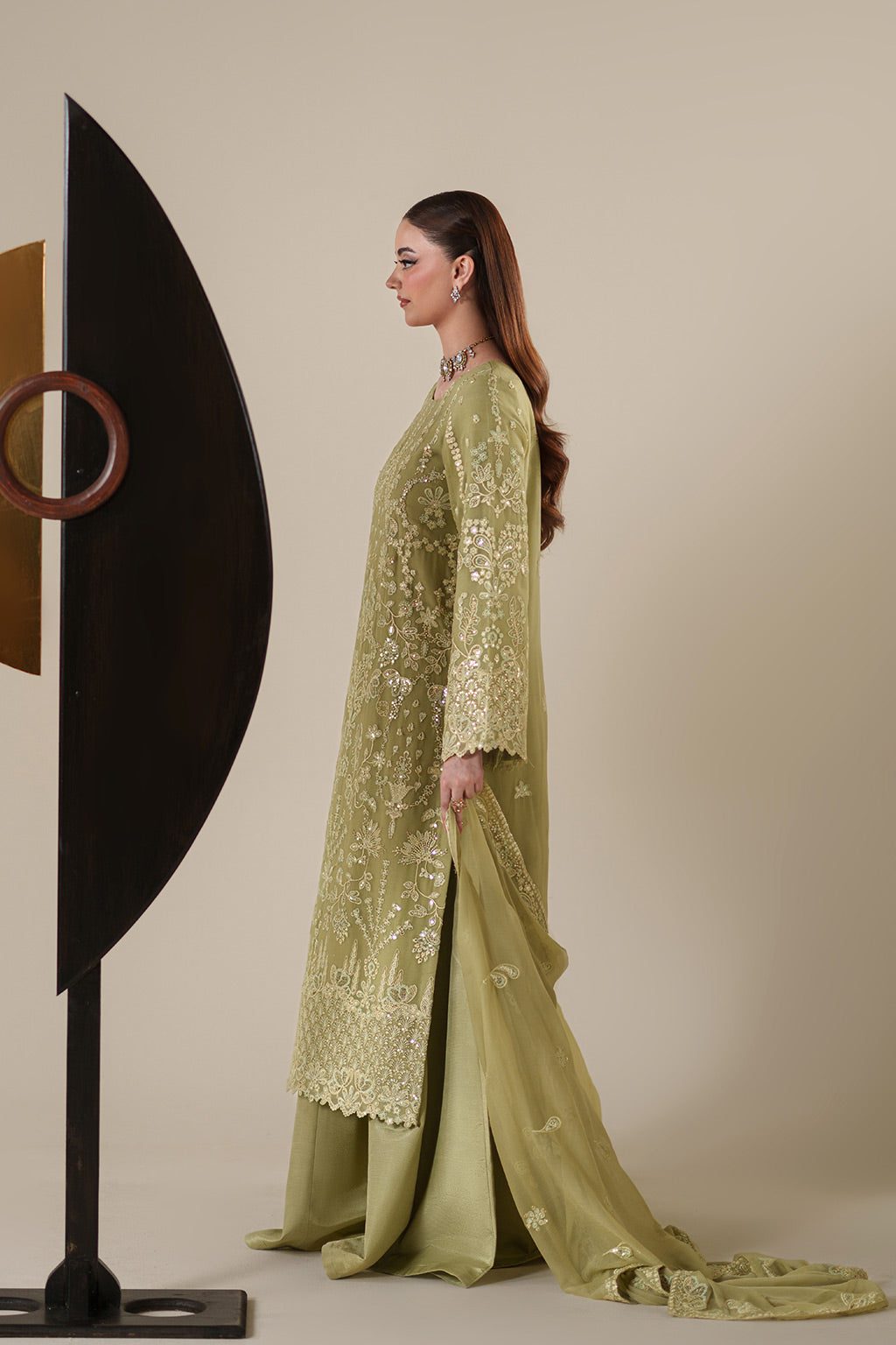 Emaan adeel nola– detail view 2 Emaan Adeel NOLA– detail view 2