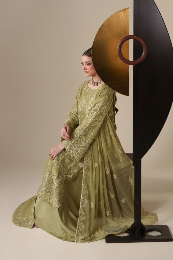 Emaan adeel nola– detail view 6 Emaan Adeel NOLA– detail view 6