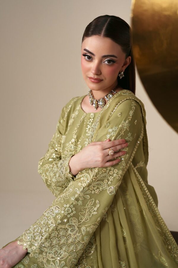 Emaan adeel nola– detail view 5 Emaan Adeel NOLA– detail view 5