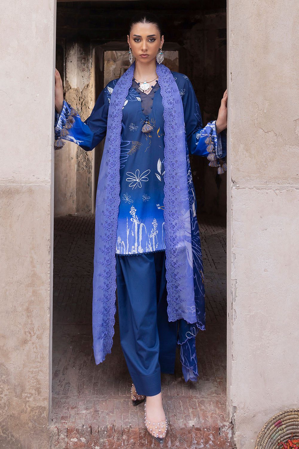 Gul ahmed 3 piece printed lawn suit with embroidered printed chiffon dupatta Gul Ahmed 3 Piece Printed Lawn Suit with Embroidered Printed Chiffon Dupatta