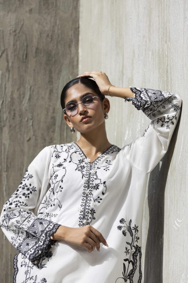 Sana safinaz stitched embroidered khaadi silk shirt+ culotte– ss26sge500p2t 3 Sana Safinaz Stitched Embroidered Khaadi Silk Shirt+ Culotte– SS26SGE500P2T 3