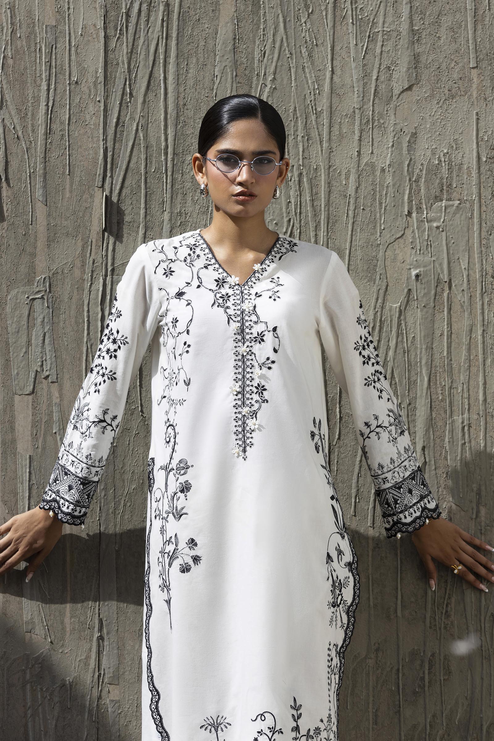 Sana safinaz stitched embroidered khaadi silk shirt+ culotte– ss26sge500p2t 4 Sana Safinaz Stitched Embroidered Khaadi Silk Shirt+ Culotte– SS26SGE500P2T 4