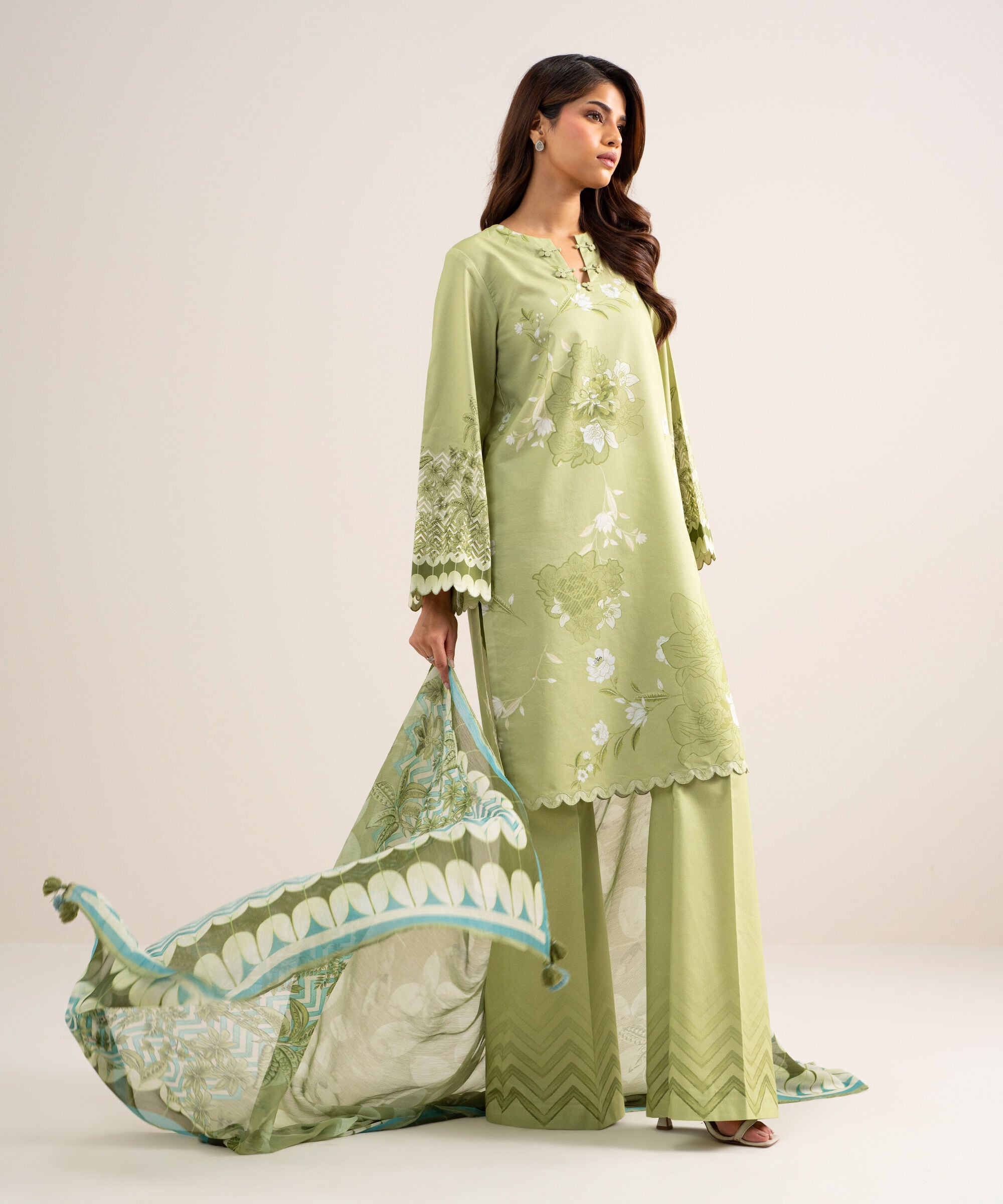 Sapphire women's unstitched lawn printed green 3 piece suit – u2tdds26v758 Sapphire Women's Unstitched Lawn Printed Green 3 Piece Suit – U2TDDS26V758