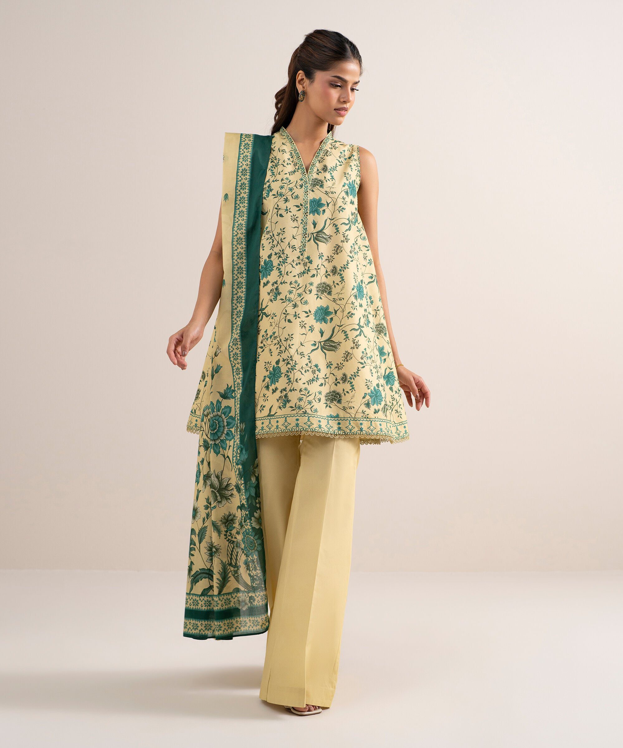 Sapphire women's unstitched lawn printed butter yellow 3 piece suit – u3pdds26v652 Sapphire Women's Unstitched Lawn Printed Butter Yellow 3 Piece Suit – U3PDDS26V652