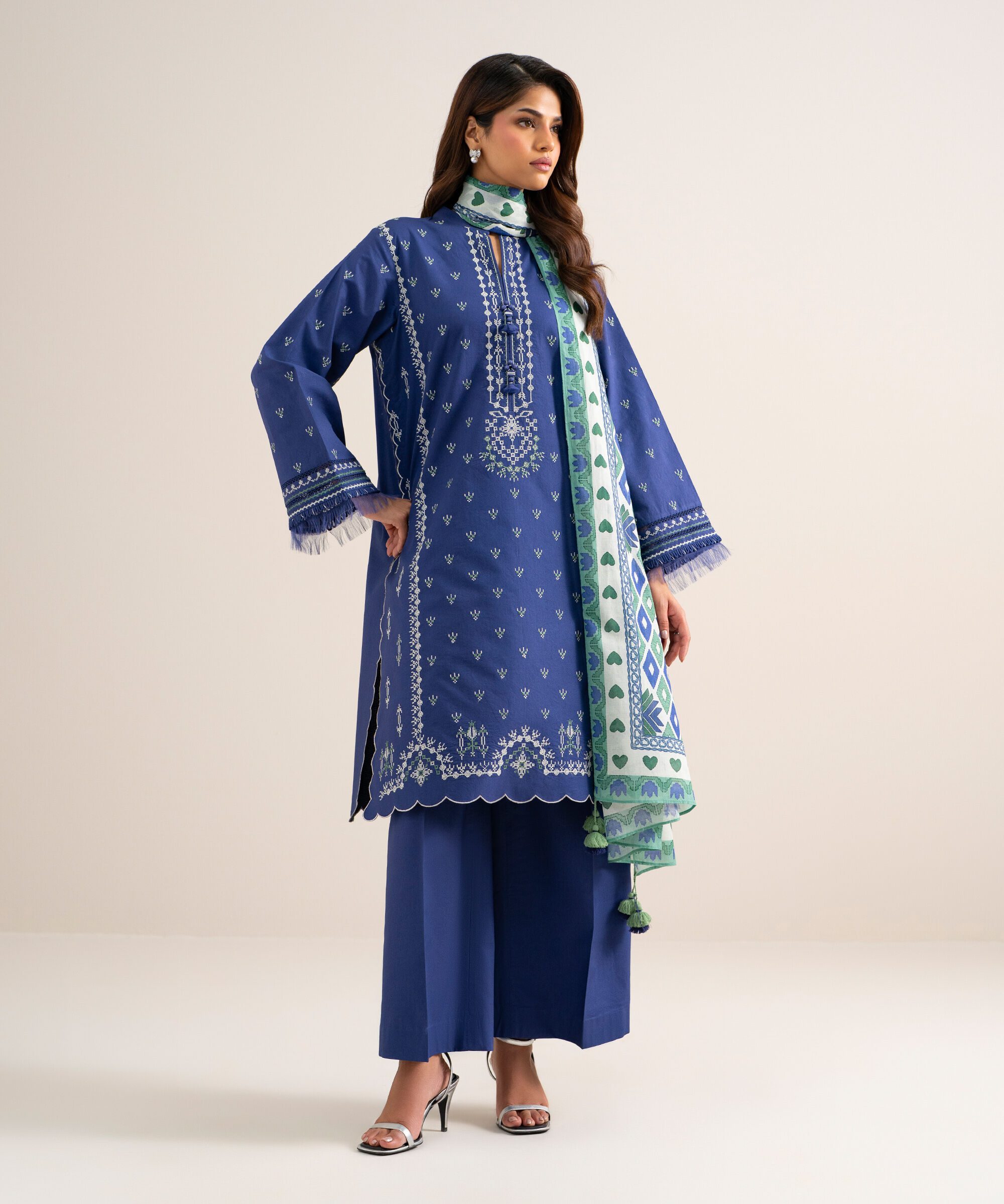 Sapphire women's unstitched lawn embroidered blue 3 piece suit – u3peadd26v19 Sapphire Women's Unstitched Lawn Embroidered Blue 3 Piece Suit – U3PEADD26V19