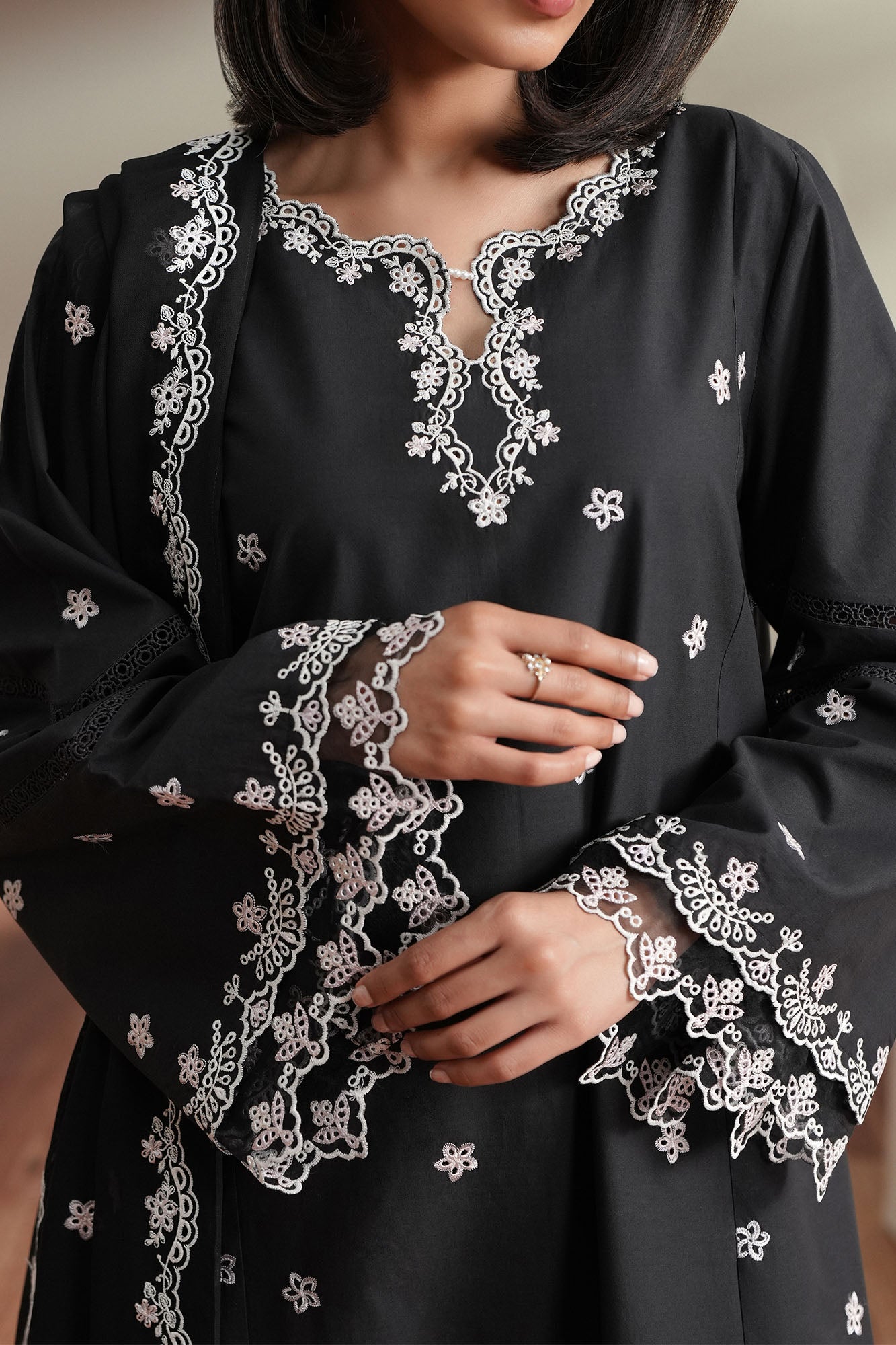 Cross stitch noir canvas-3pc embroidered lawn suit– untitled-1 0006 dsc04668 Cross Stitch NOIR CANVAS-3PC EMBROIDERED LAWN SUIT– Untitled-1 0006 DSC04668