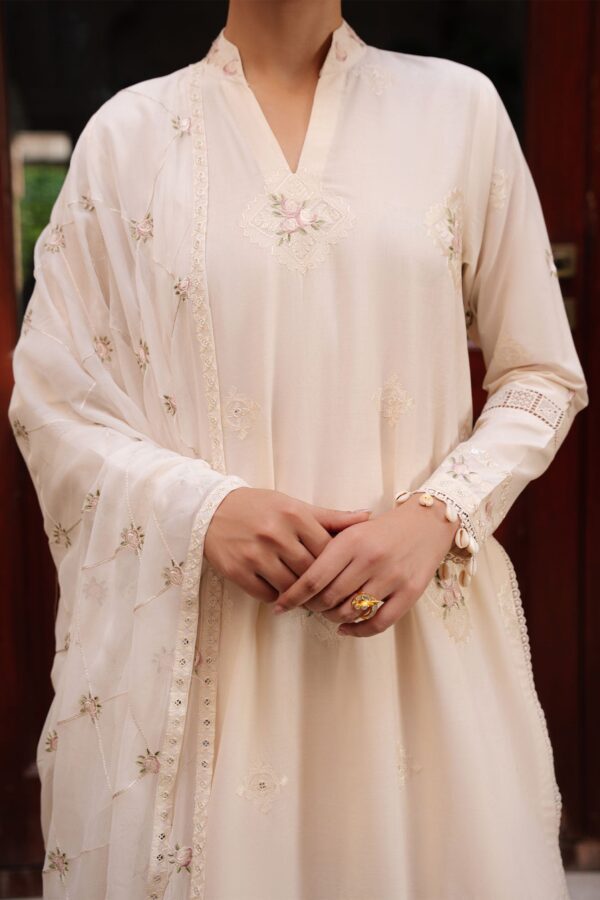 Cross Stitch CLOUD GARDEN-3PC EMBROIDERED LAWN SUIT– Untitled-1 0010 DSC05406 Cross Stitch CLOUD GARDEN-3PC EMBROIDERED LAWN SUIT– Untitled-1 0010 DSC05406
