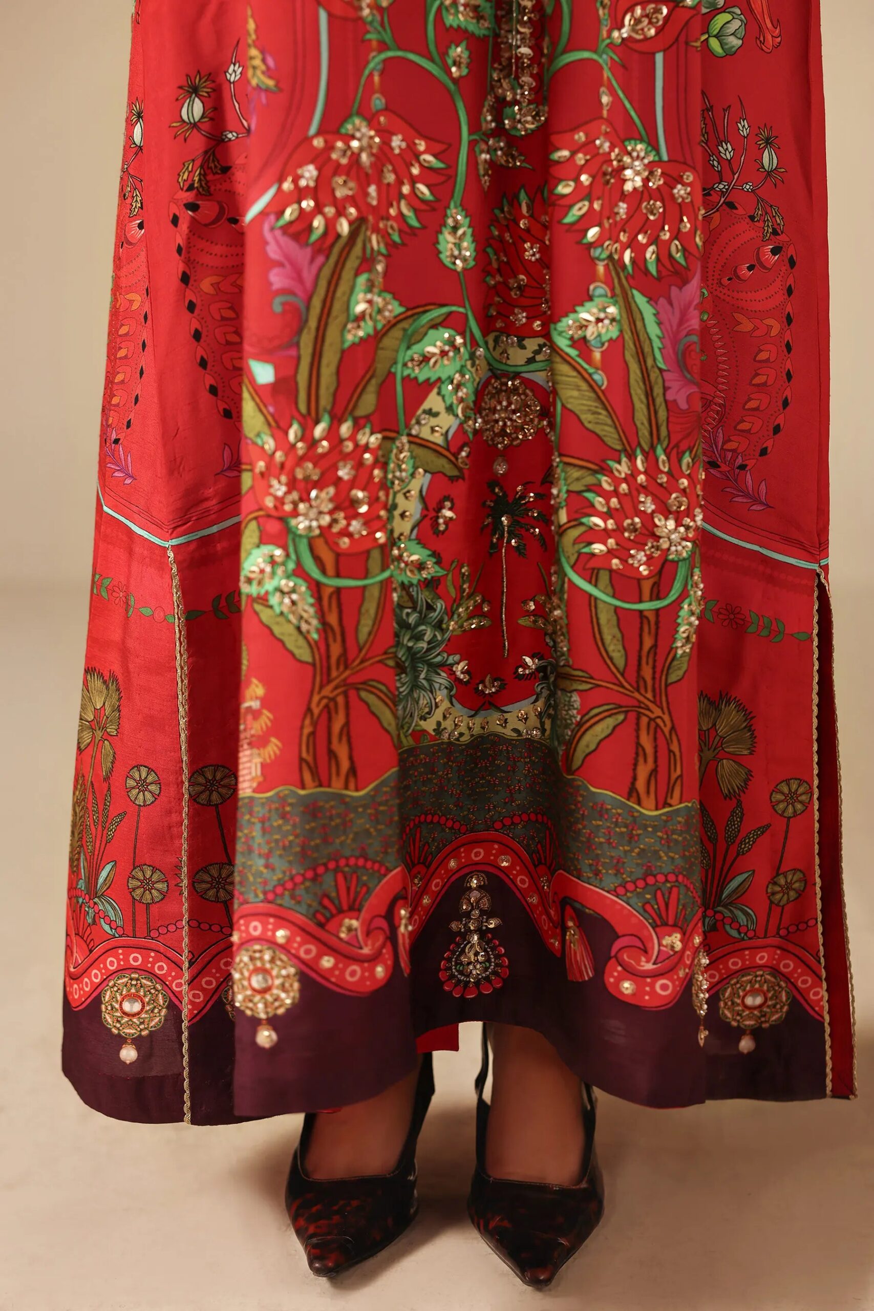 Ak kaftans ammara khan | red fable (d-04)– detail view 5 AK Kaftans Ammara Khan | Red Fable (D-04)– detail view 5