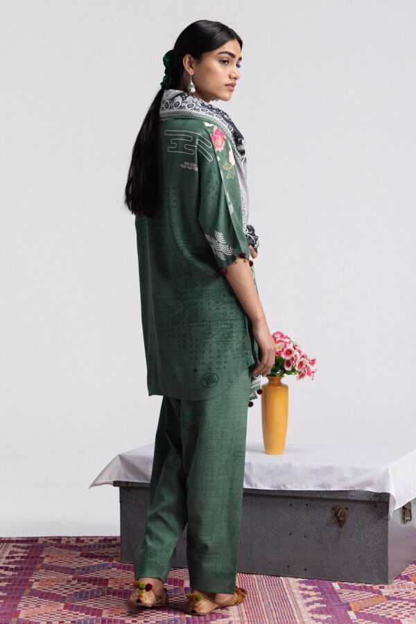 Coco Prints Winter 2026 Coco by Zara Shahjahan | Hana-2B– alternate view Coco Prints Winter 2026 Coco by Zara Shahjahan | Hana-2B– alternate view
