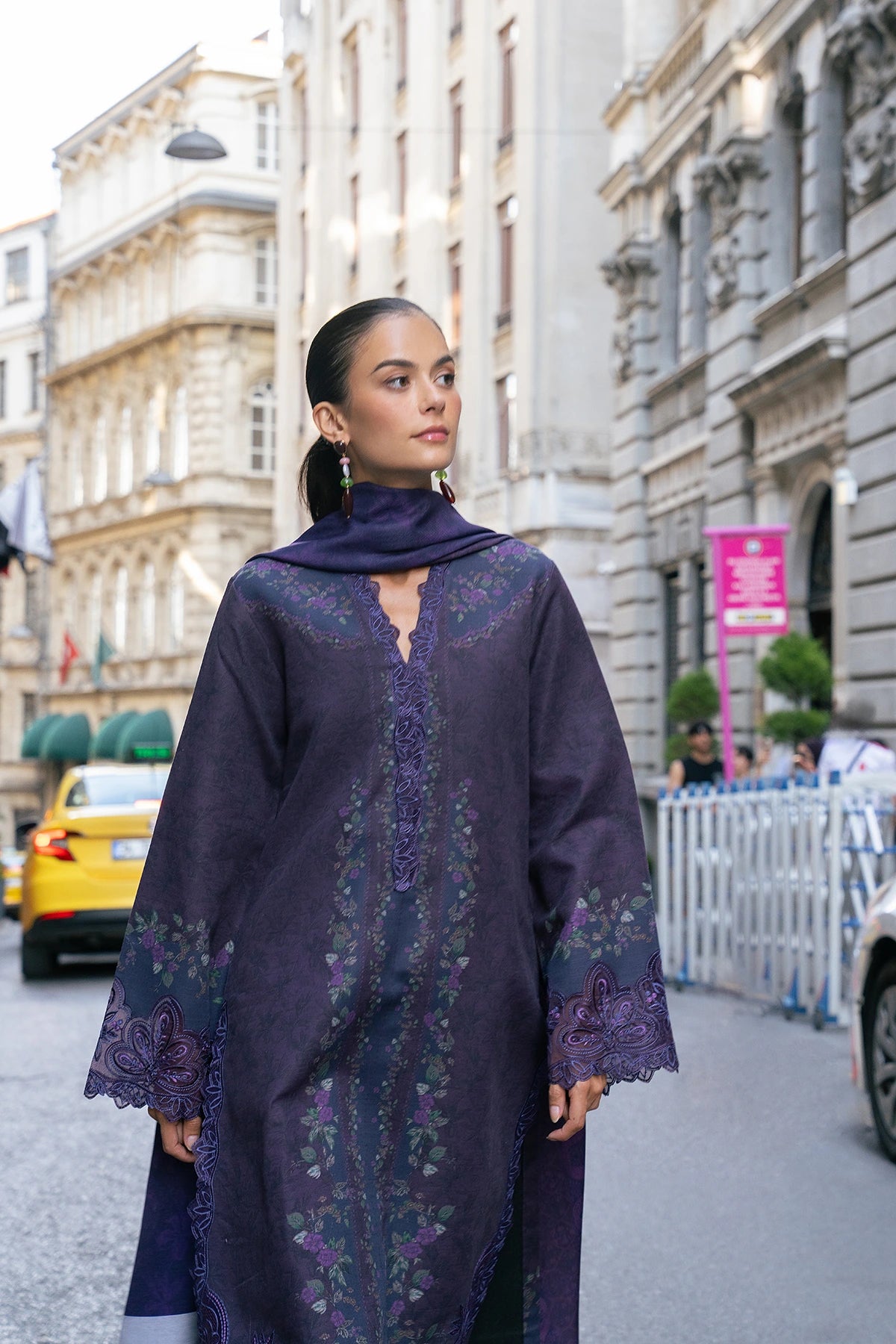 Rang rasiya meet me in istanbul vela– alternate view Rang Rasiya Meet Me In Istanbul Vela– alternate view