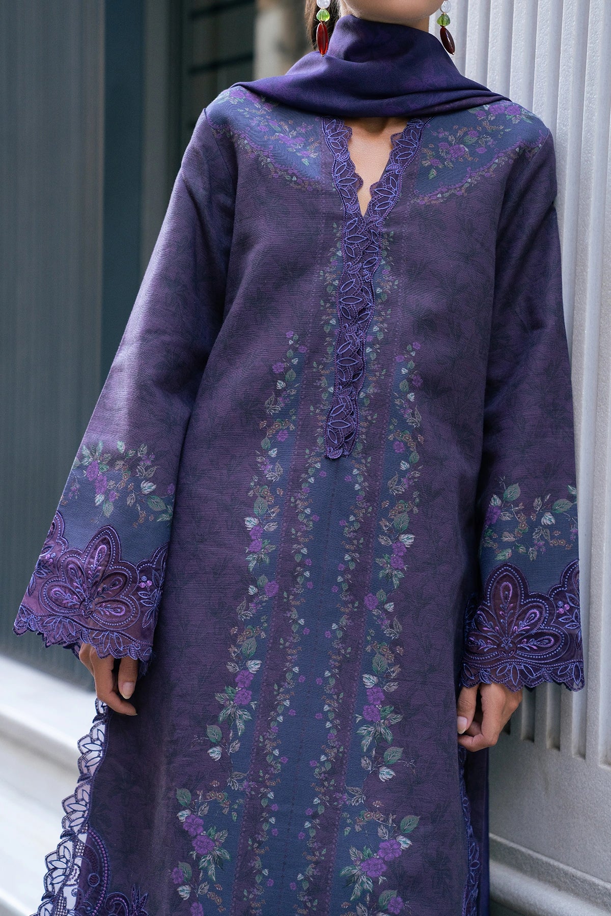 Rang rasiya meet me in istanbul vela– detail view 2 Rang Rasiya Meet Me In Istanbul Vela– detail view 2