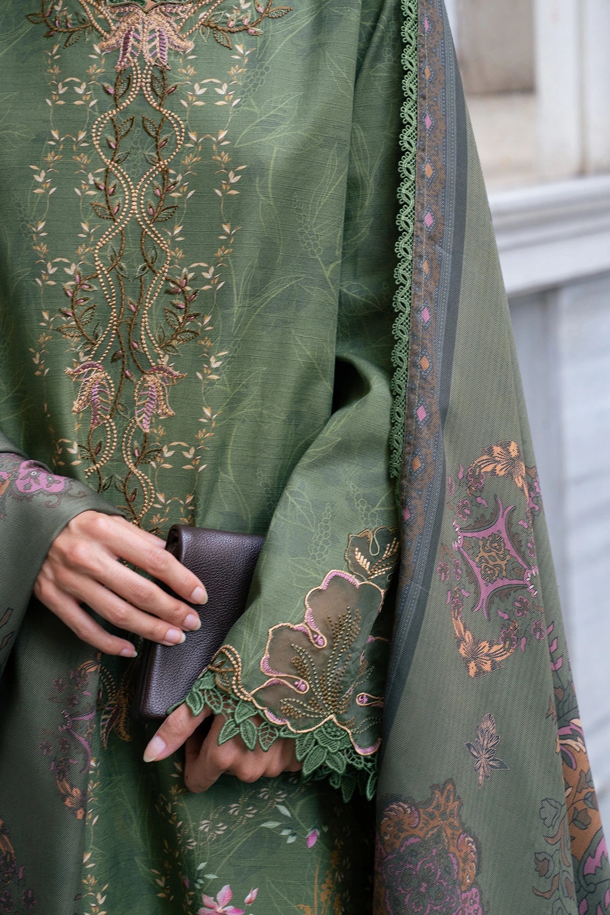 Rang rasiya meet me in istanbul amber– detail view 4 Rang Rasiya Meet Me In Istanbul Amber– detail view 4