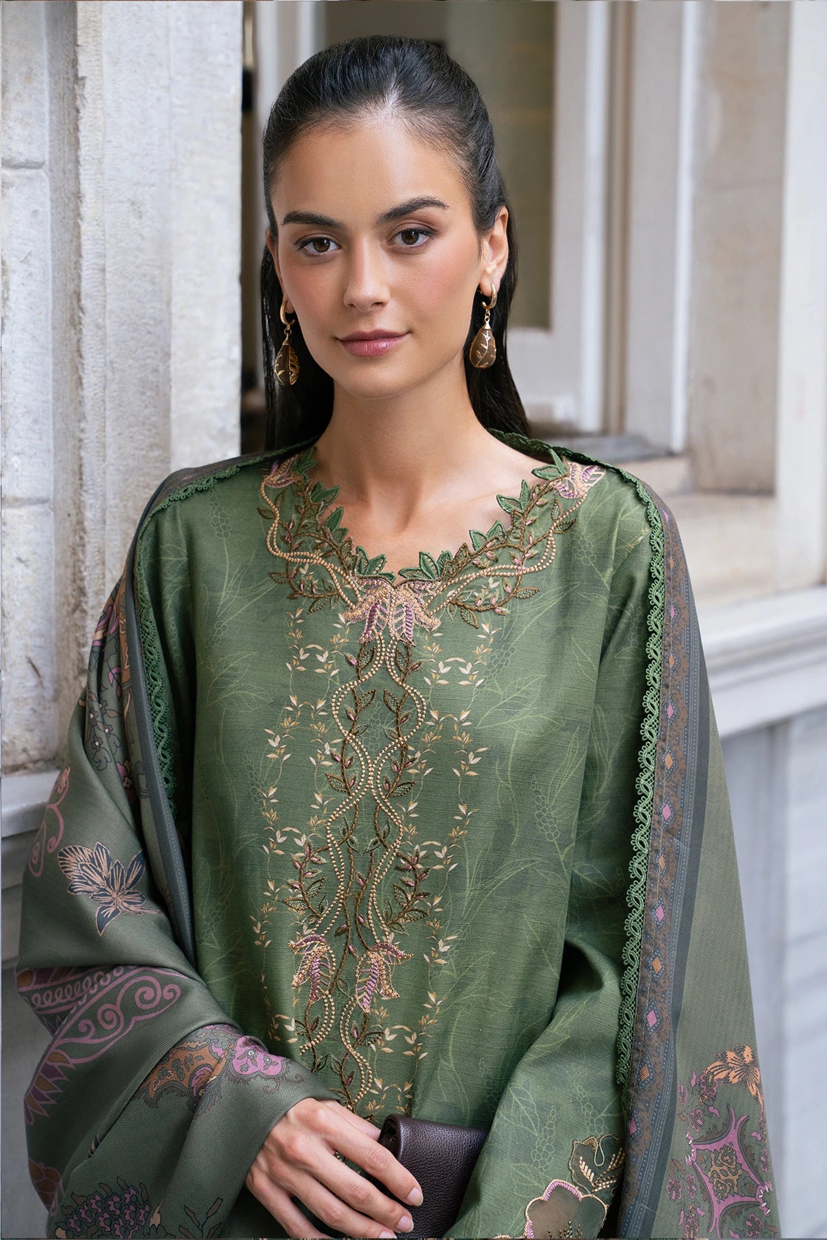 Rang rasiya meet me in istanbul amber– detail view 5 Rang Rasiya Meet Me In Istanbul Amber– detail view 5